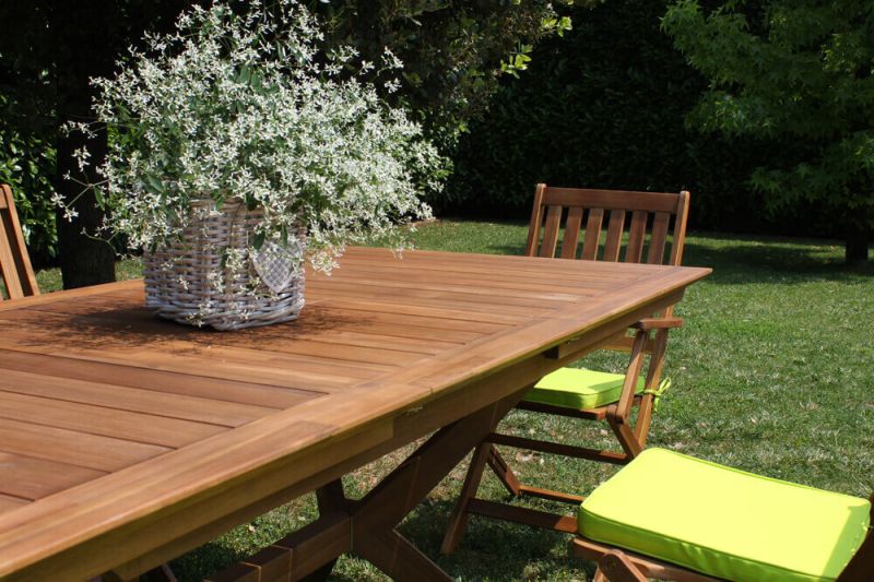 CAESAR - set tavolo in legno massiccio di acacia cm 150/200 x 90 x 78 h con 4 sedie e 2 poltrone Dresda